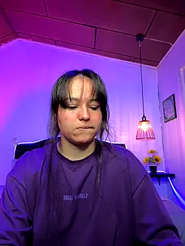 Snapshot of Eymmy_24 chatting on 12, 10, 2025 Eymmy 24 online show from 12, 10, 2025