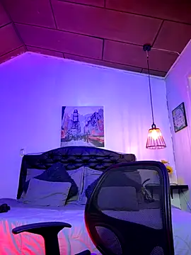 Snapshot of Eymmy_24 chatting on 17, 10, 2025 Eymmy 24 online show from 17, 10, 2025