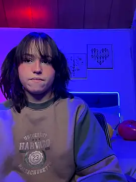 Snapshot of Eymmy_24 chatting on 4, 11, 2025 Eymmy 24 online show from 4, 11, 2025