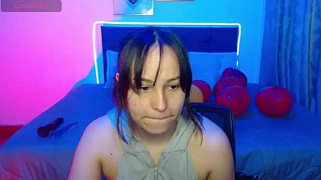 Snapshot of Eymmy_24 chatting on 6, 11, 2025 Eymmy 24 online show from 6, 11, 2025