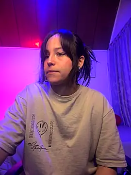 Snapshot of Eymmy_24 chatting on 8, 11, 2025 Eymmy 24 online show from 8, 11, 2025