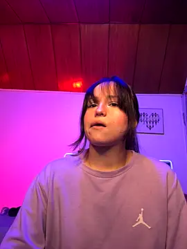 Snapshot of Eymmy_24 chatting on 11, 11, 2025 Eymmy 24 online show from 11, 11, 2025