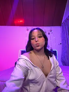 Snapshot of Eymmy_24 chatting on 20, 11, 2025 Eymmy 24 online show from 20, 11, 2025