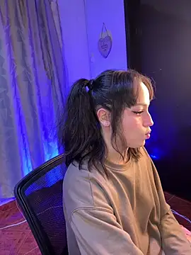 Snapshot of Eymmy_24 chatting on 19, 12, 2025 Eymmy 24 online show from 19, 12, 2025