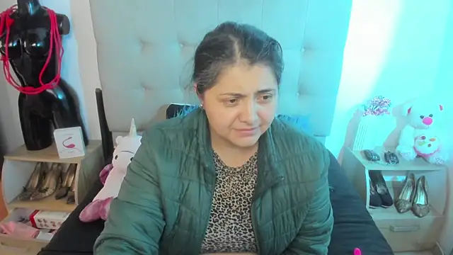 TifanyAmazinng online show from 3, 12, 2025