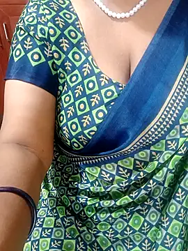 Snapshot of tami_lavanya chatting on 3, 10, 2025 tami lavanya online show from 3, 10, 2025