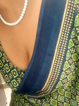 Snapshot of tami_lavanya chatting on 21, 10, 2025 tami lavanya online show from 21, 10, 2025