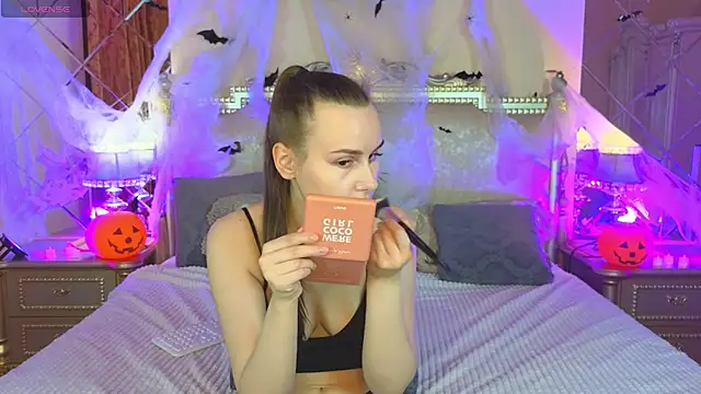 Kelly Cartier online show from 27, 10, 2025