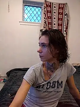 HoneySquirrel online show from 15, 10, 2025