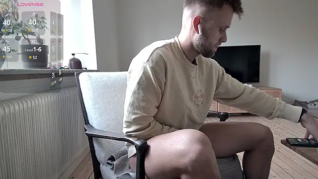 Snapshot of bubblebuttnes chatting on 27, 10, 2025 bubblebuttnes online show from 27, 10, 2025