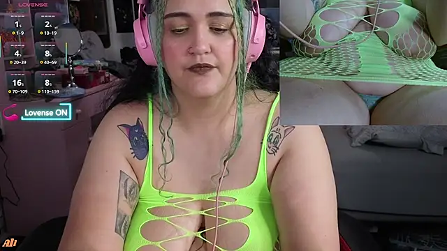 Snapshot of nevermakeawish chatting on 9, 9, 2025 nevermakeawish online show from 9, 9, 2025