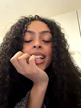 yasmingarcia online show from 2, 11, 2025