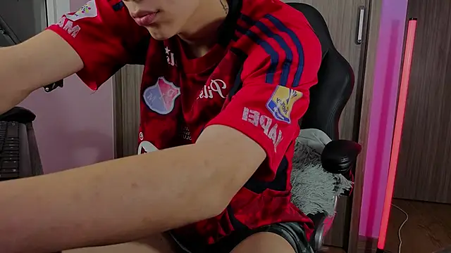 Snapshot of thomas__brandd1 chatting on 15, 9, 2025 thomas brandd1 online show from 15, 9, 2025