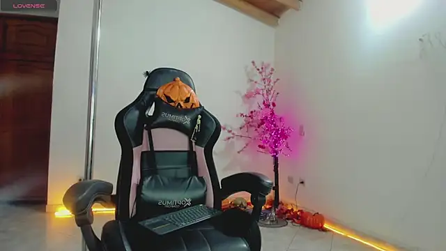 Snapshot of auraeroticaxxx chatting on 24, 10, 2025 auraeroticaxxx online show from 24, 10, 2025