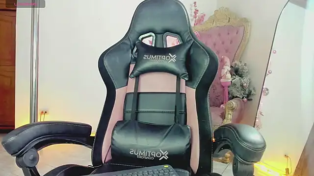 Snapshot of auraeroticaxxx chatting on 3, 12, 2025 auraeroticaxxx online show from 3, 12, 2025