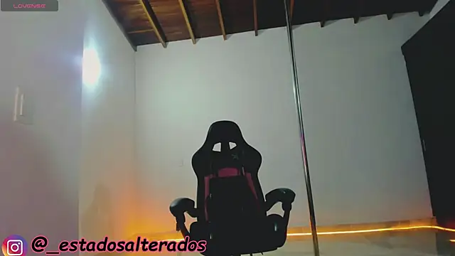 Snapshot of auraeroticaxxx chatting on 1, 4, 2026 auraeroticaxxx online show from 1, 4, 2026