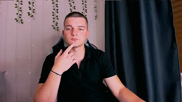 Snapshot of Your_Claddagh chatting on 22, 9, 2025 Your Claddagh online show from 22, 9, 2025