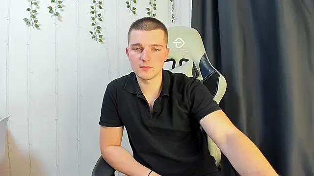 Snapshot of Your_Claddagh chatting on 27, 9, 2025 Your Claddagh online show from 27, 9, 2025