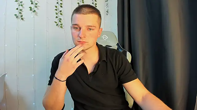 Snapshot of Your_Claddagh chatting on 28, 9, 2025 Your Claddagh online show from 28, 9, 2025