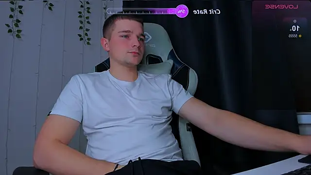 Snapshot of Your_Claddagh chatting on 3, 11, 2025 Your Claddagh online show from 3, 11, 2025