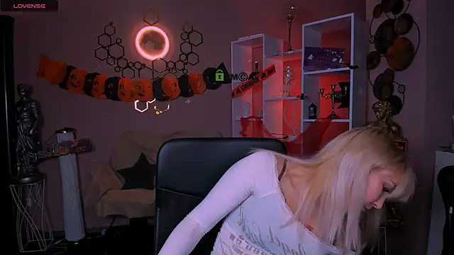 Snapshot of marta_smith chatting on 27, 10, 2025 marta smith online show from 27, 10, 2025