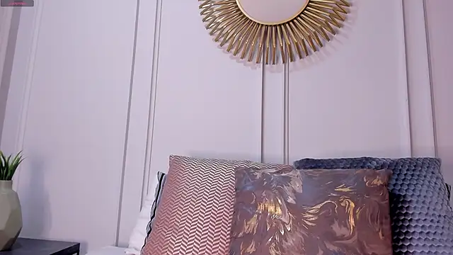 CharlotteBrownn  online show from 10, 4, 2026