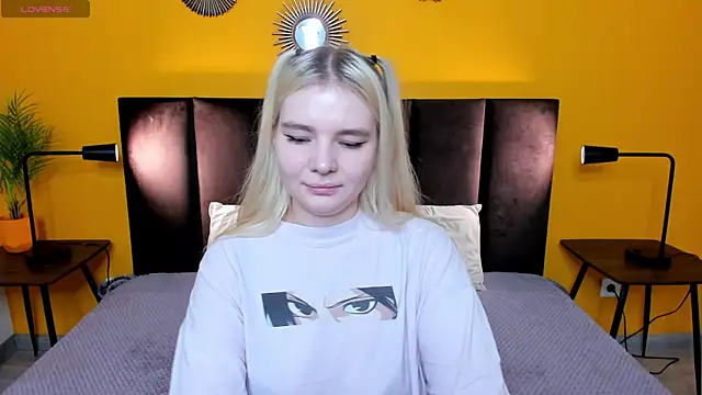 Snapshot of RuthBryant chatting on 5, 11, 2025 RuthBryant online show from 5, 11, 2025