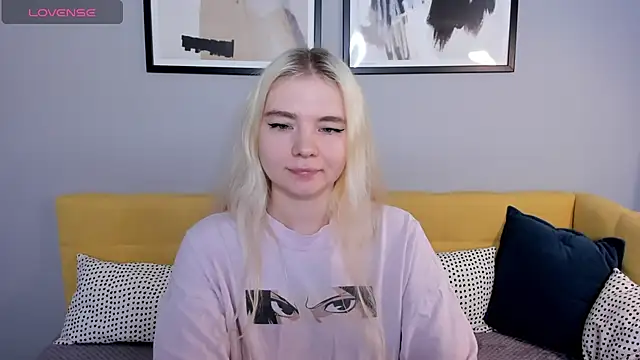 Snapshot of RuthBryant chatting on 14, 11, 2025 RuthBryant online show from 14, 11, 2025