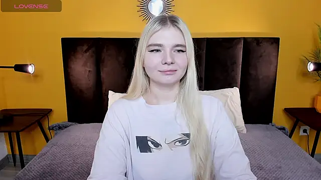 Snapshot of RuthBryant chatting on 5, 12, 2025 RuthBryant online show from 5, 12, 2025