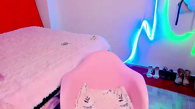 Snapshot of larsonbeverly chatting on 24, 9, 2025 larsonbeverly online show from 24, 9, 2025