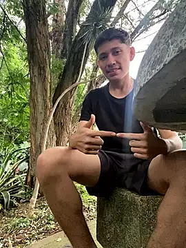 Snapshot of elfernh chatting on 8, 10, 2025 elfernh online show from 8, 10, 2025