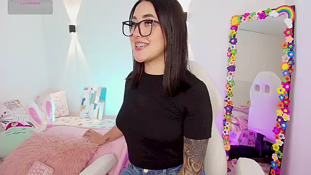 justonecute online show from 2, 10, 2025