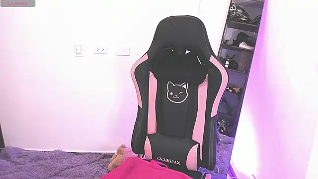 Snapshot of samiacooper25 chatting on 8, 9, 2025 samiacooper25 online show from 8, 9, 2025