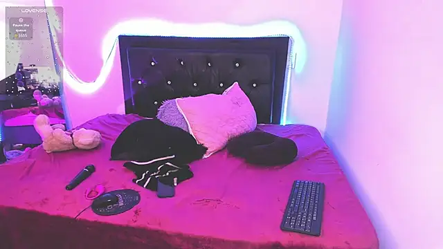 Snapshot of samiacooper25 chatting on 26, 11, 2025 samiacooper25 online show from 26, 11, 2025