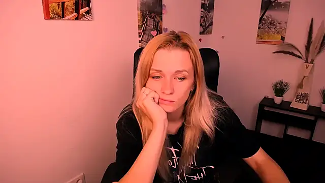 Snapshot of PeppyMia chatting on 13, 9, 2025 PeppyMia online show from 13, 9, 2025