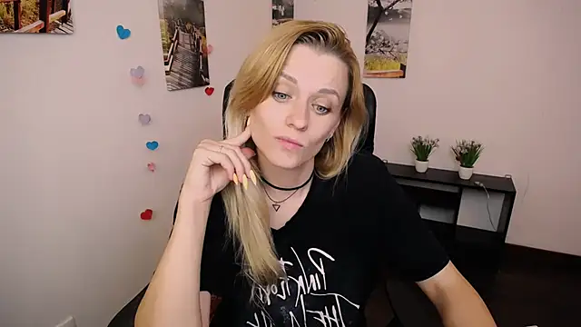 Snapshot of PeppyMia chatting on 30, 9, 2025 PeppyMia online show from 30, 9, 2025