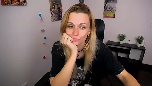 Snapshot of PeppyMia chatting on 15, 10, 2025 PeppyMia online show from 15, 10, 2025