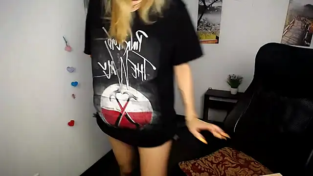 Snapshot of PeppyMia chatting on 20, 10, 2025 PeppyMia online show from 20, 10, 2025