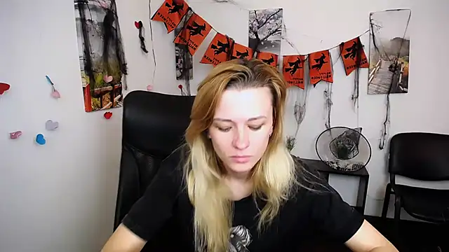 Snapshot of PeppyMia chatting on 1, 11, 2025 PeppyMia online show from 1, 11, 2025