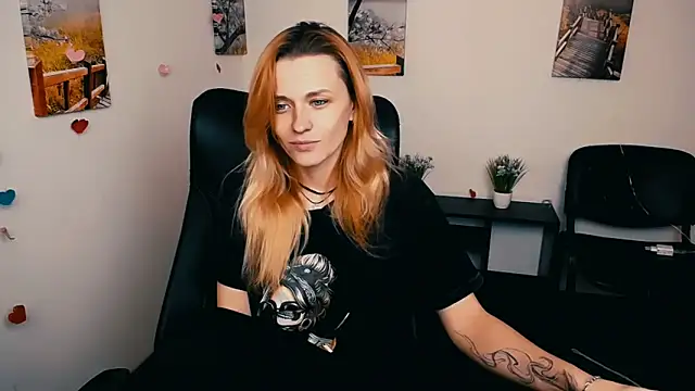 Snapshot of PeppyMia chatting on 24, 11, 2025 PeppyMia online show from 24, 11, 2025