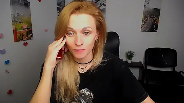 Snapshot of PeppyMia chatting on 25, 11, 2025 PeppyMia online show from 25, 11, 2025