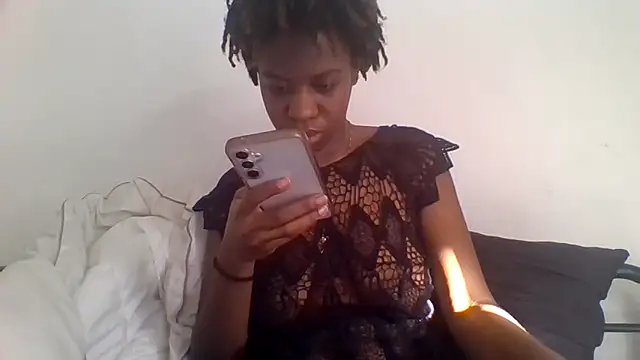 Snapshot of _she_was_a_fairy chatting on 1, 12, 2025 she was a fairy online show from 1, 12, 2025