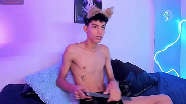 Snapshot of Room_69x chatting on 18, 9, 2025 Room 69x online show from 18, 9, 2025