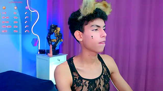 Snapshot of Room_69x chatting on 4, 10, 2025 Room 69x online show from 4, 10, 2025