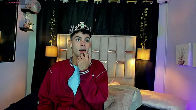 Snapshot of Room_69x chatting on 11, 10, 2025 Room 69x online show from 11, 10, 2025