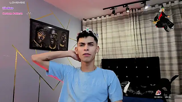 Snapshot of Room_69x chatting on 25, 10, 2025 Room 69x online show from 25, 10, 2025