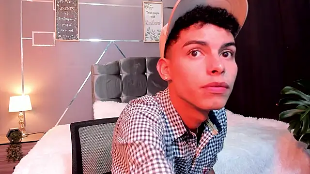 Snapshot of Room_69x chatting on 17, 11, 2025 Room 69x online show from 17, 11, 2025