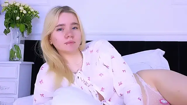 Snapshot of ANNABELLE_LU chatting on 10, 10, 2025 ANNABELLE LU online show from 10, 10, 2025