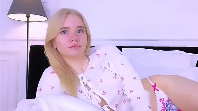 Snapshot of ANNABELLE_LU chatting on 18, 10, 2025 ANNABELLE LU online show from 18, 10, 2025