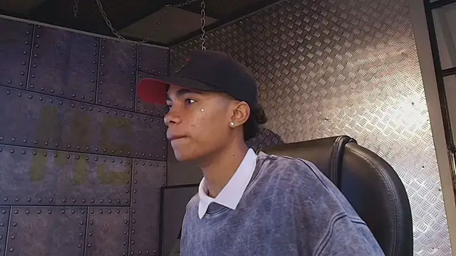 Snapshot of AlanCutee chatting on 10, 9, 2025 AlanCutee online show from 10, 9, 2025